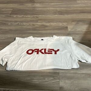 Oakley T-shirt